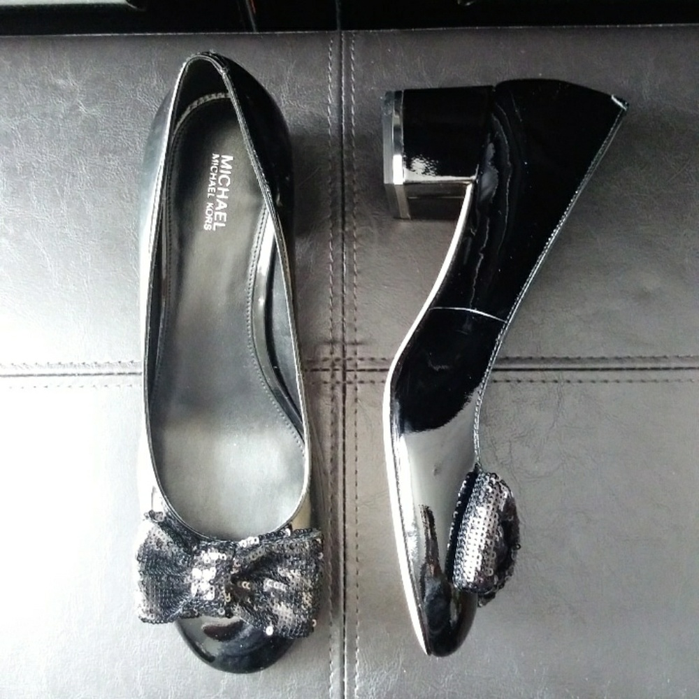 Michael Kors Paris Mid Pump
